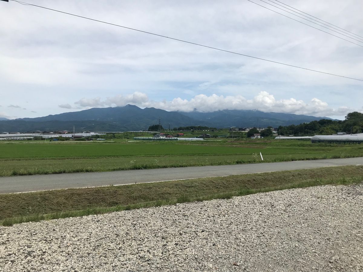 カッコイイ施設から振り向くと蔵王の山々が美しい。