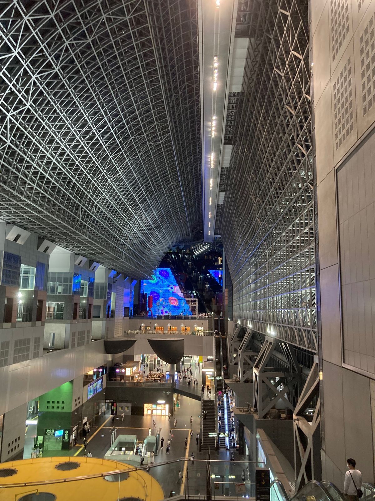 京都タワー綺麗やった！
京都駅ももっと探索したかった。
素晴らしーい建物やー！