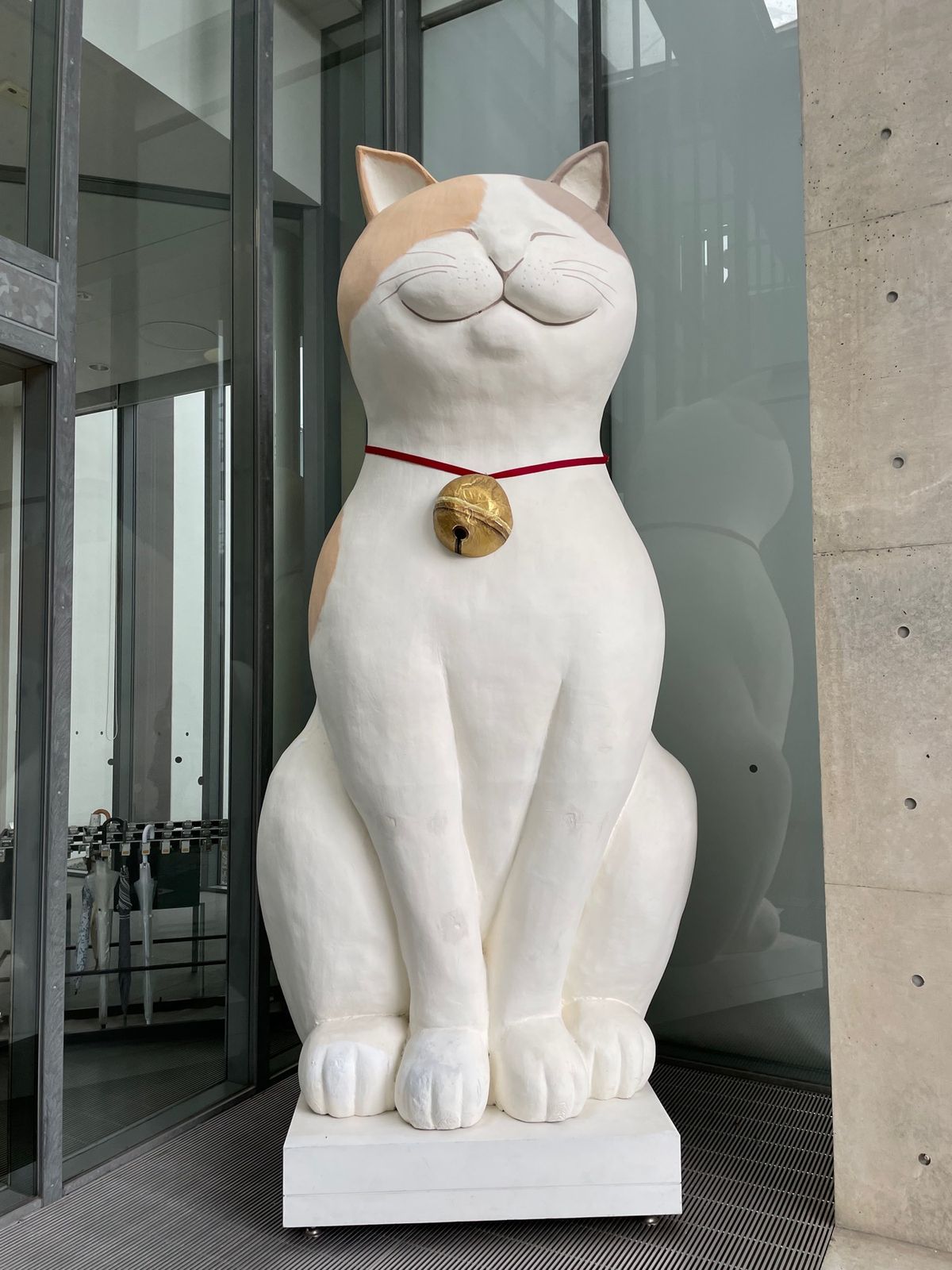 黒猫と警備員さんのやりとりで有名な？尾道市立美術館に行ってみた。
警備員さ...