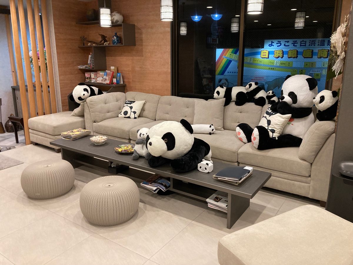 🏨白浜の宿 醍醐
綺麗だし一人旅には贅沢すぎる広さだったけど、この日の宿泊...