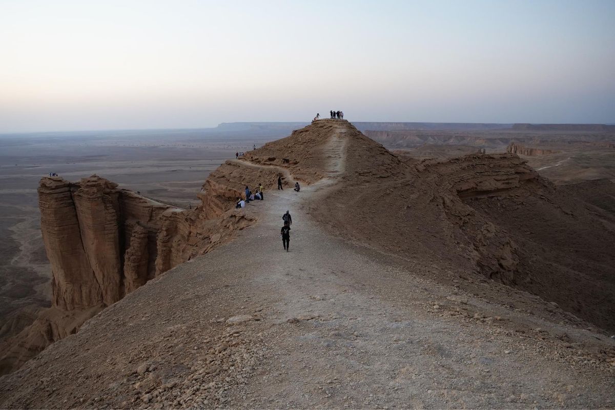 夕方になり日が落ちる