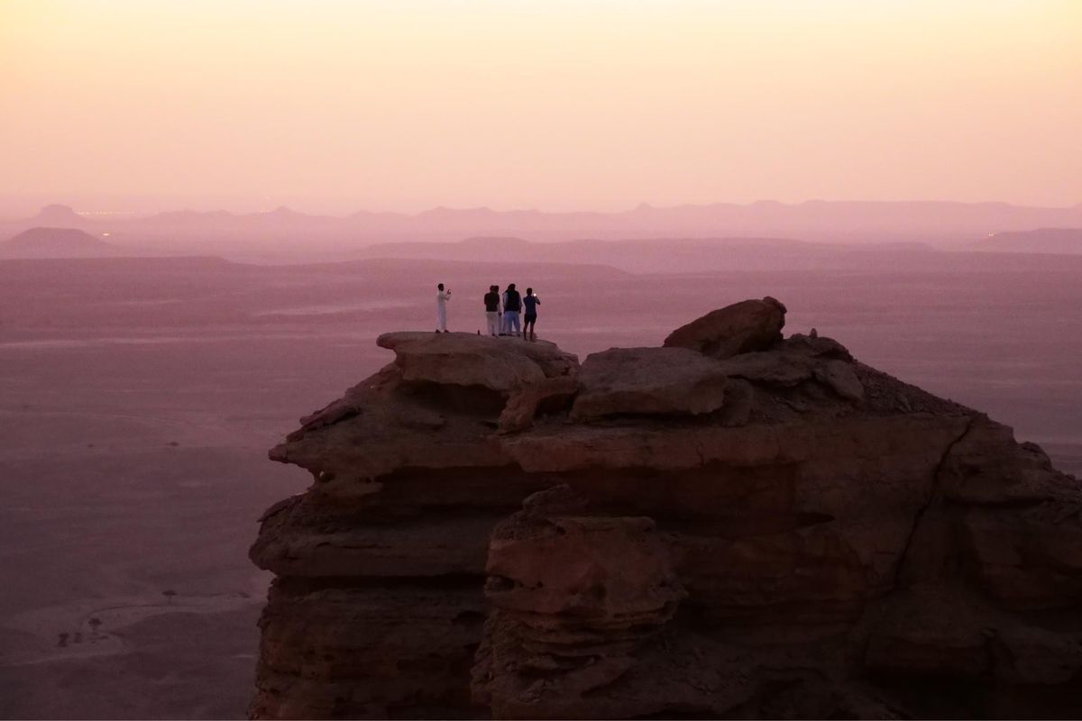 夕方になり日が落ちる