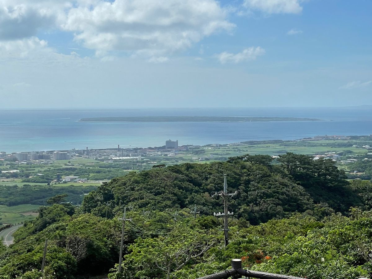 バンナ公園エメラルドの海を見る展望台からの各諸島