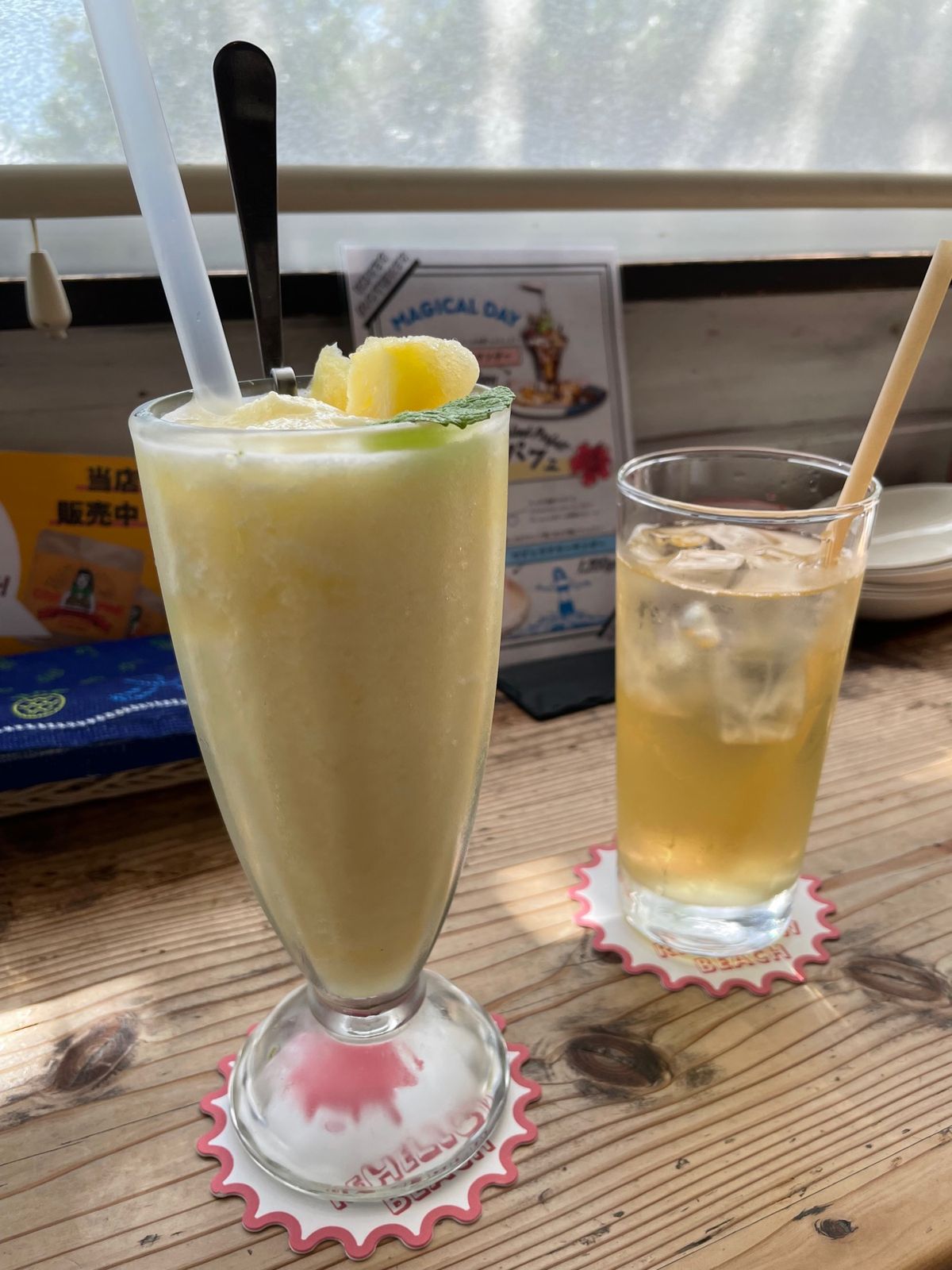 海の見えるカフェで小休止