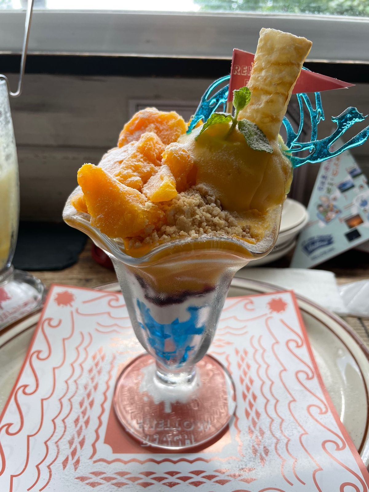 海の見えるカフェで小休止