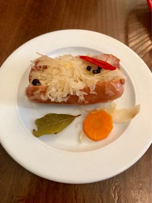 プラハで食べたもの

・ウトペネツ
・グヤーシュ
・豚肉の焼いたもの
・サラダ