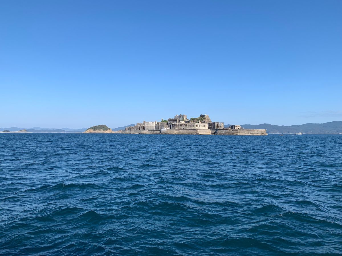 軍艦島ピーカンのため、上陸できた。けっこう、上陸できないことあるみたいでラ...