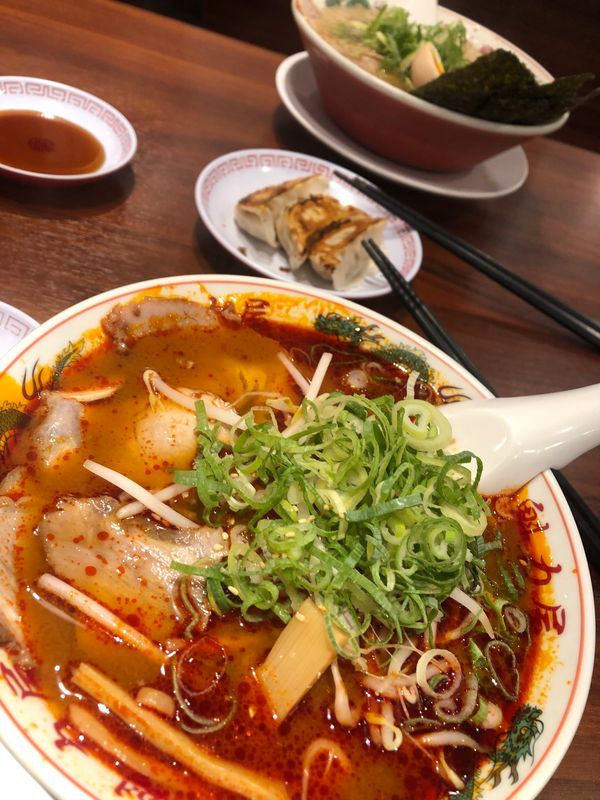 日本・大阪「食い倒れやぁ」の写真：どこも安くて美味しい
少しずつ食べ飲み歩...