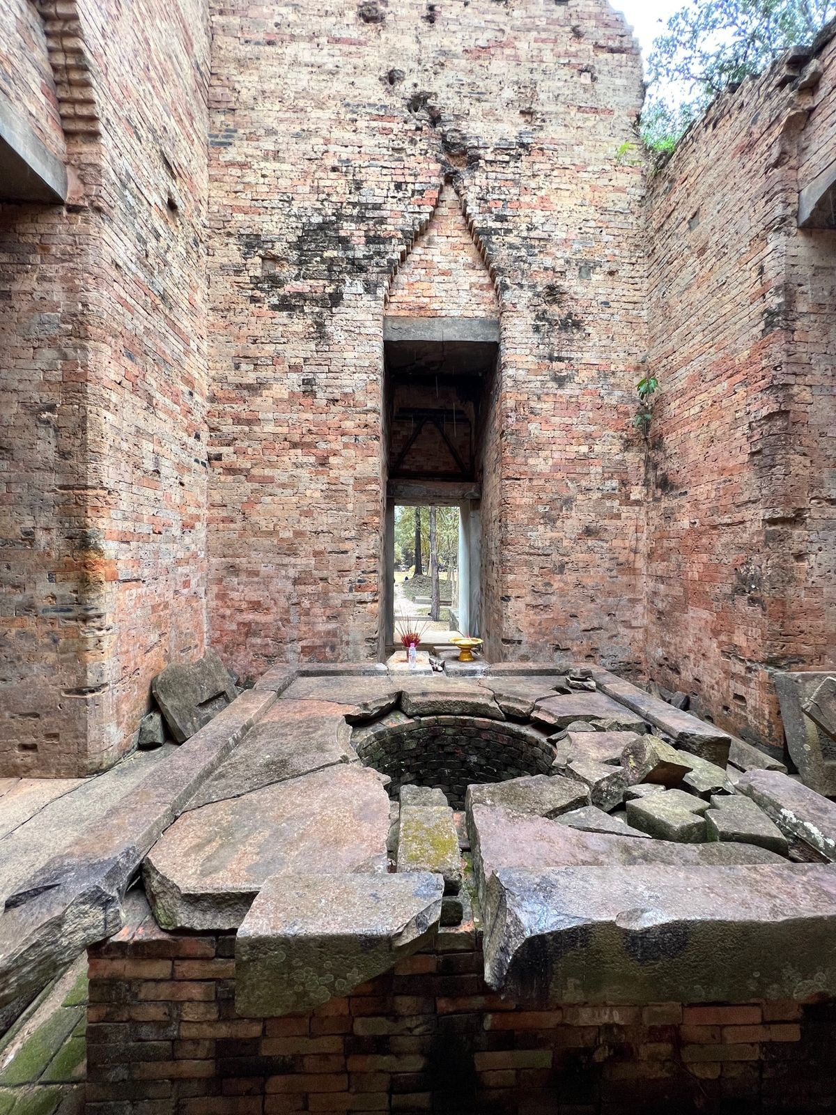 Prasat Sambor サンボープレイクック遺跡

ここはNのゾーン
...