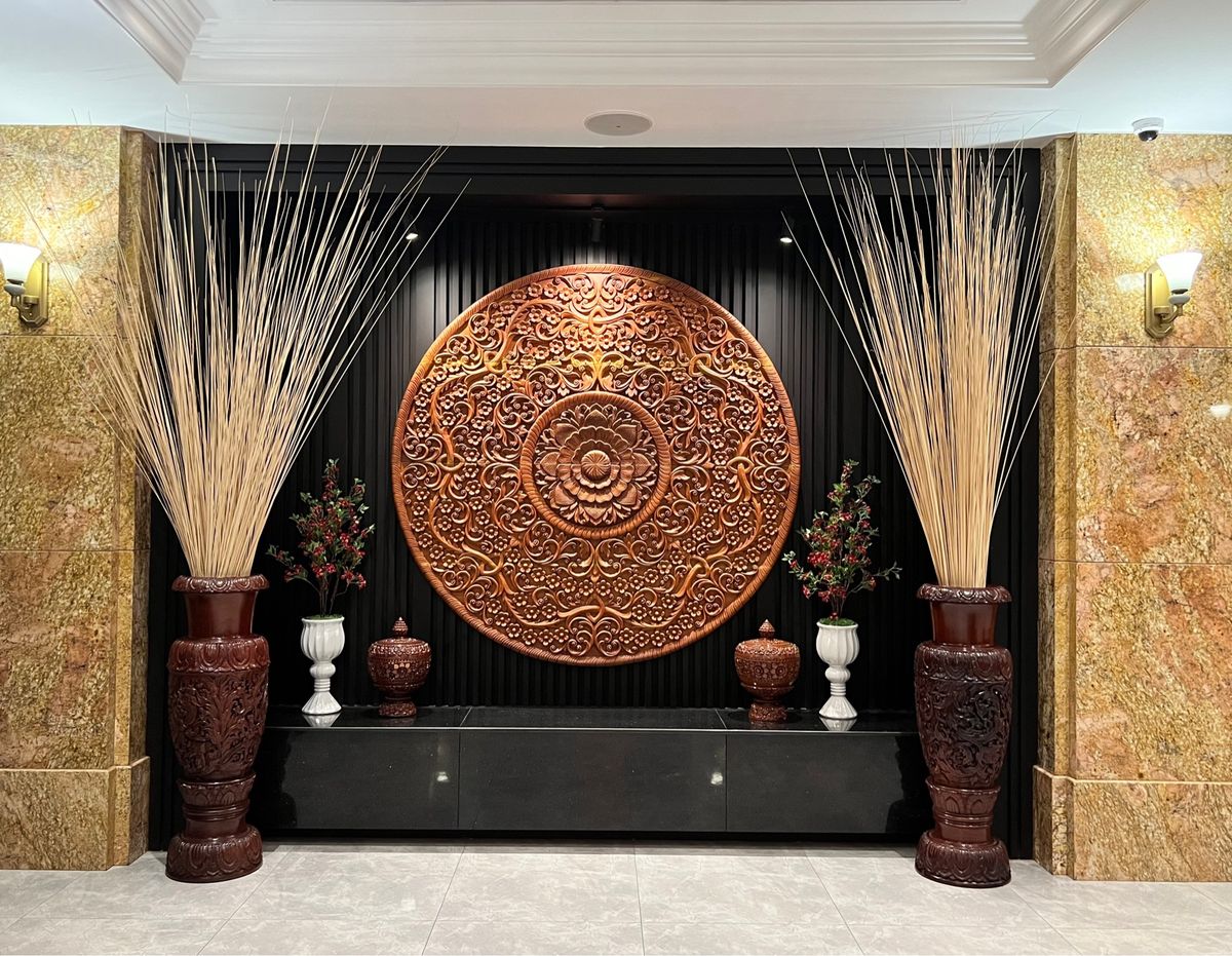 Duong Chan Hotel

ホテルに入るやいなや
イランイラン？の...