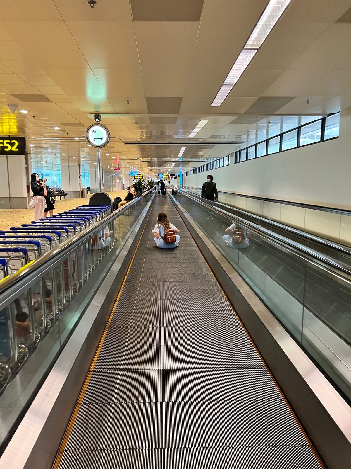 待ちに待ったカンボジア&シンガポール旅行！！

なんか機内がウルトラマンと...