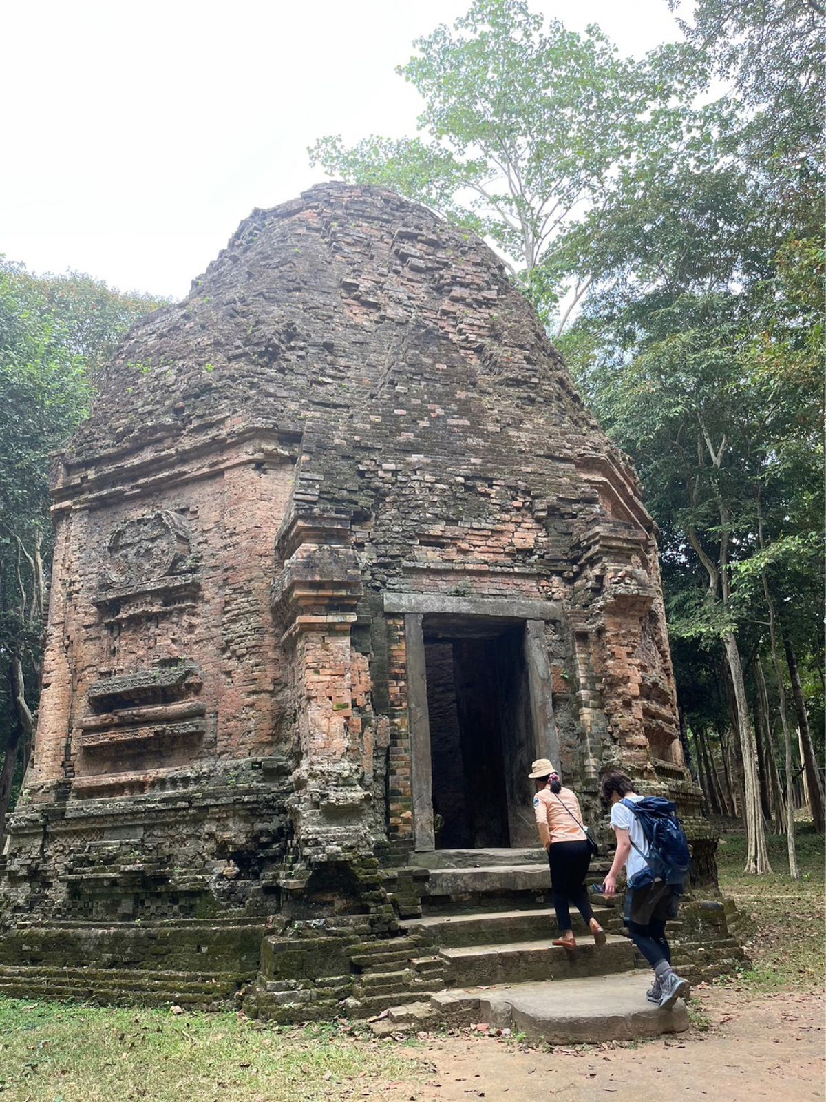 Prasat Sambor サンボープレイクック遺跡

カンボジアにも少し...