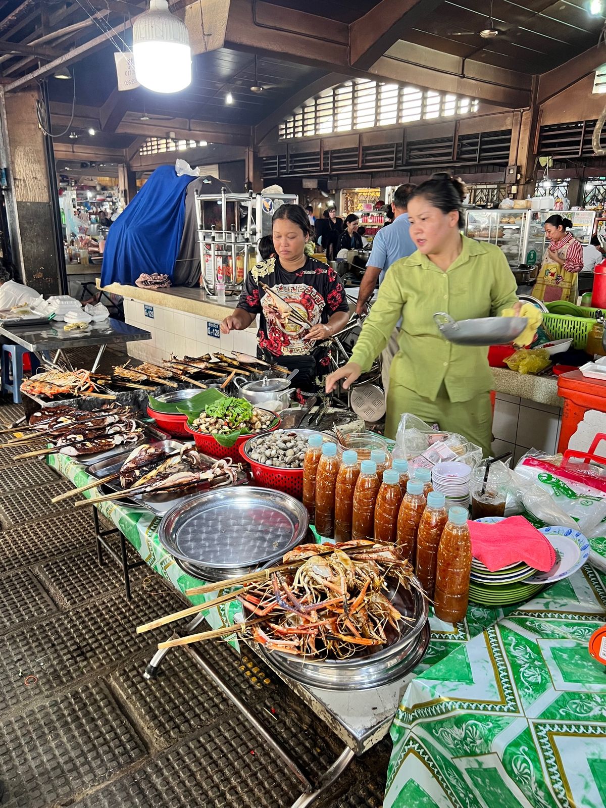 セントラルマーケット
3枚目の肉は何…？🐸？