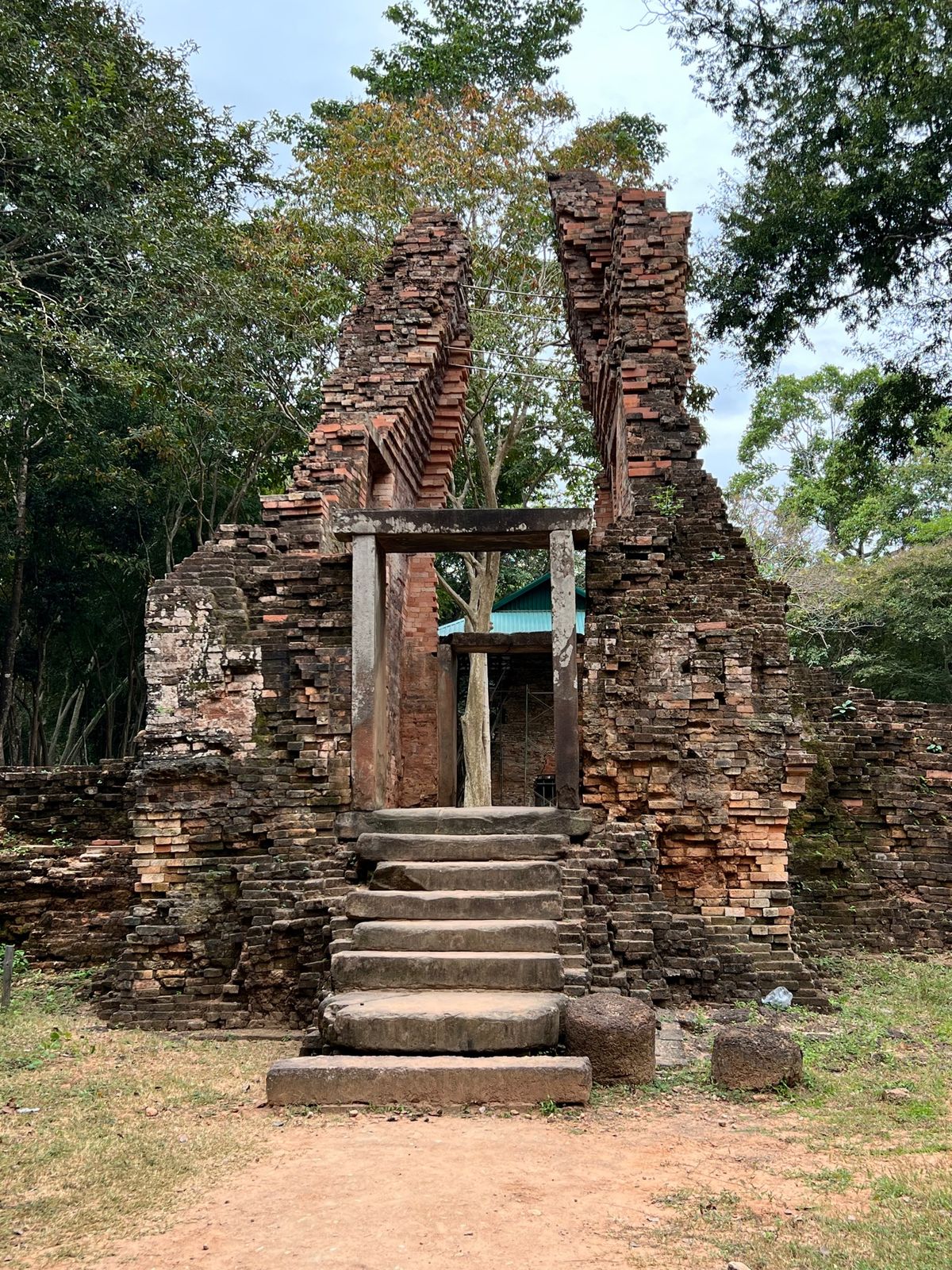Prasat Sambor サンボープレイクック遺跡

まずはSゾーンから...