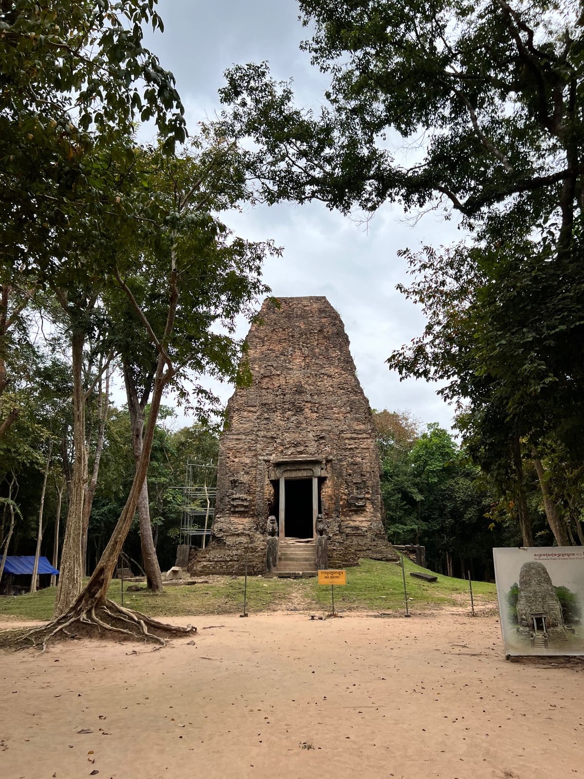 Prasat Sambor サンボープレイクック遺跡

Taoというのは獅...