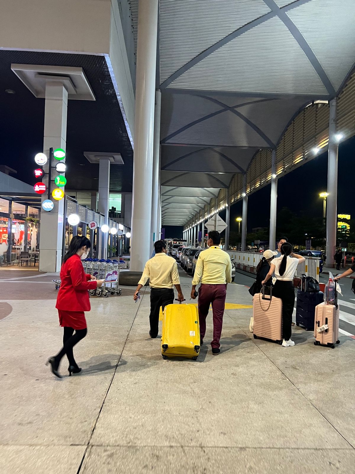 カンボジアに到着

SIMカードを買ってなかったから
買わなきゃな〜って思...