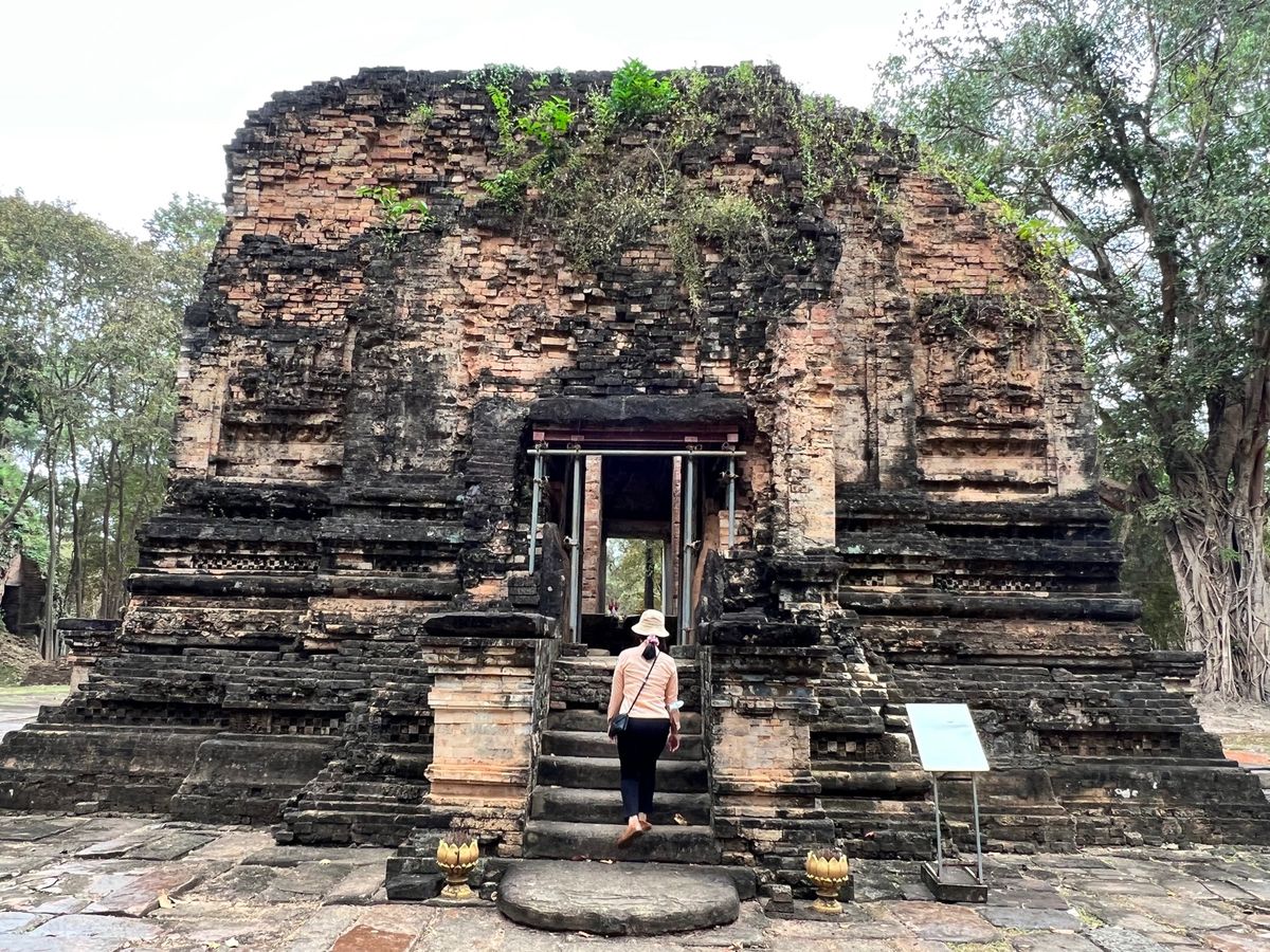 Prasat Sambor サンボープレイクック遺跡

ここはNのゾーン
...