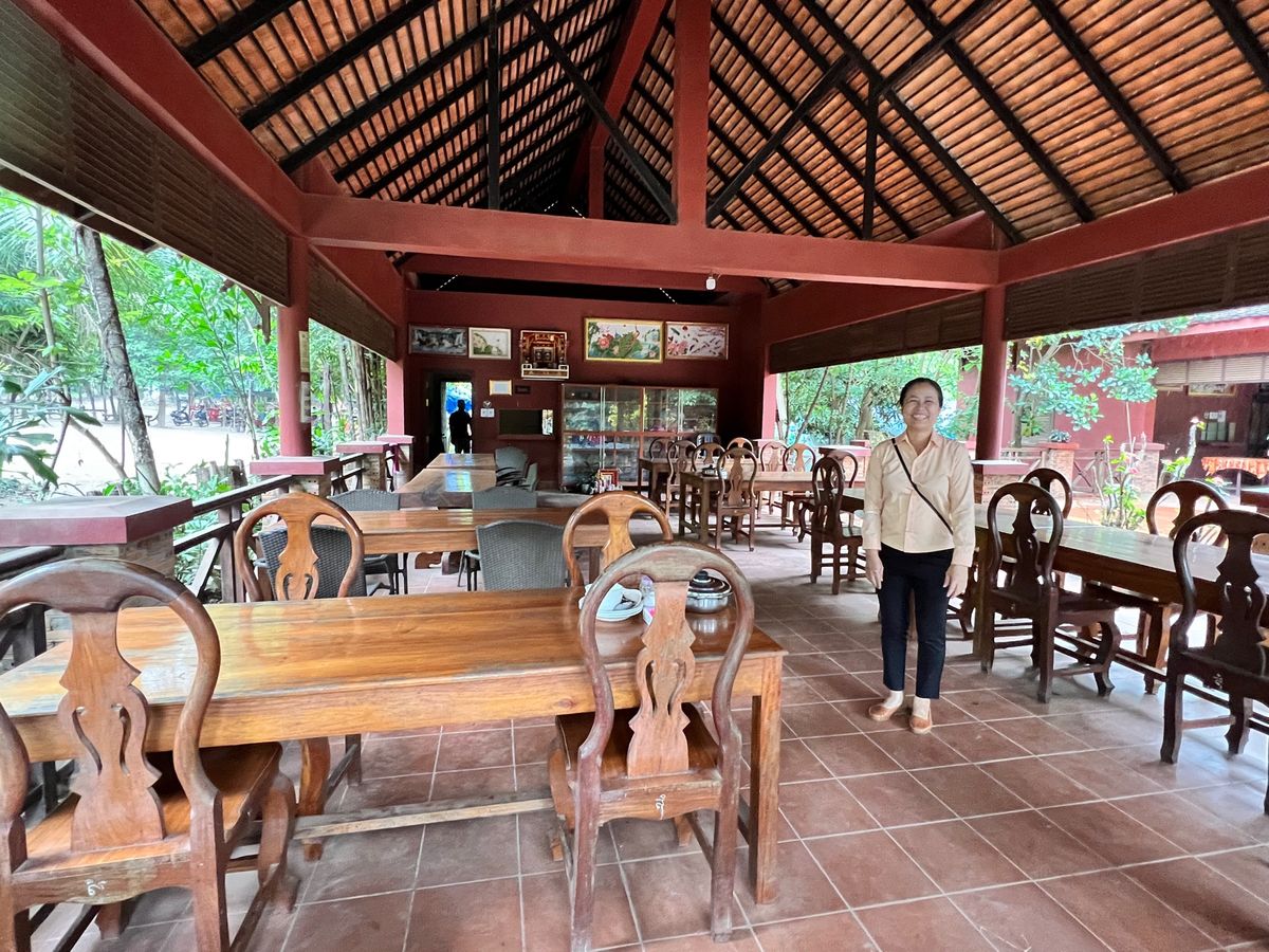 近くの村でお昼ご飯

見た目の地味さ&素朴さに反して
かなり美味しかった！...