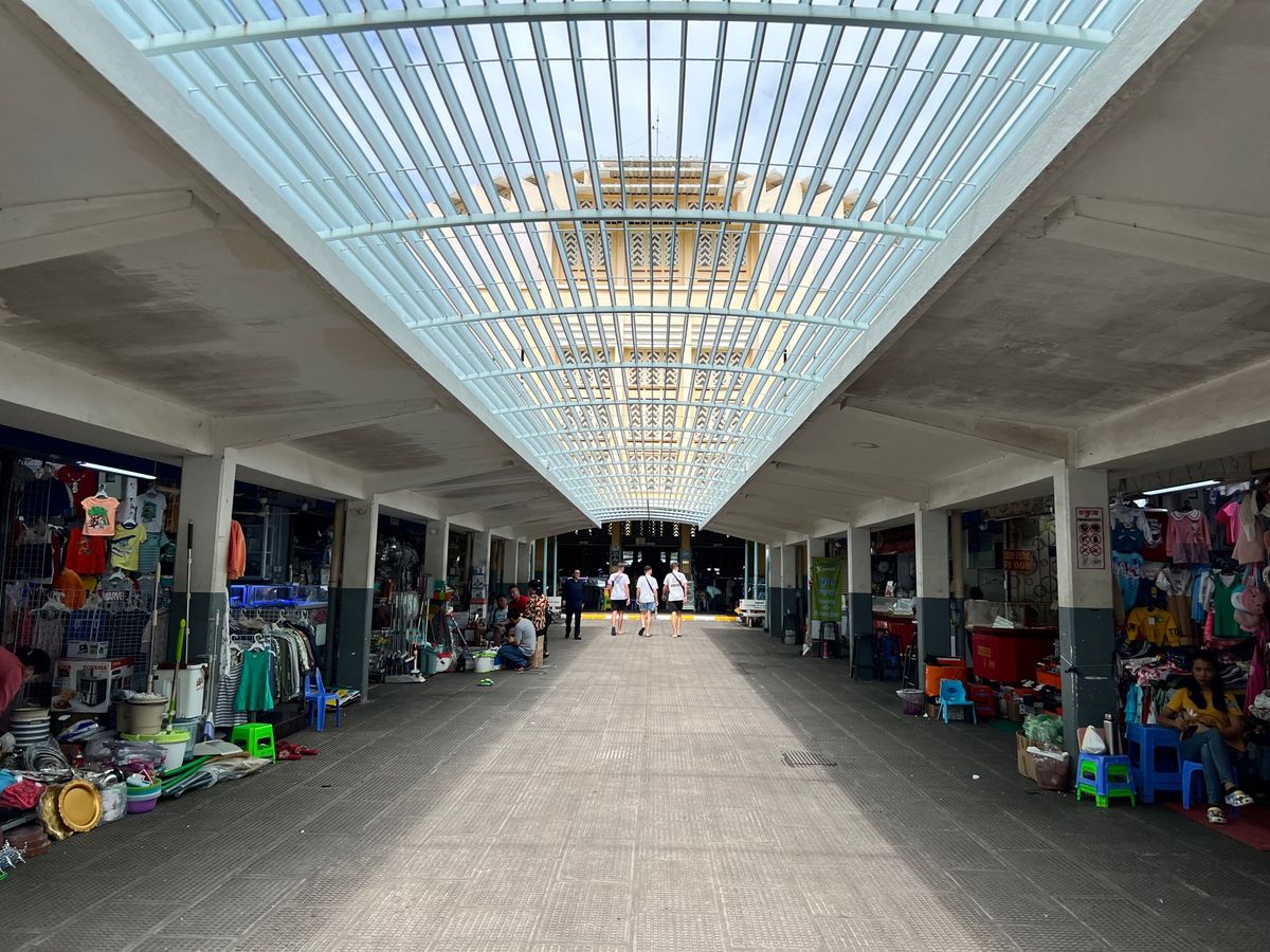 セントラルマーケット
3枚目の肉は何…？🐸？