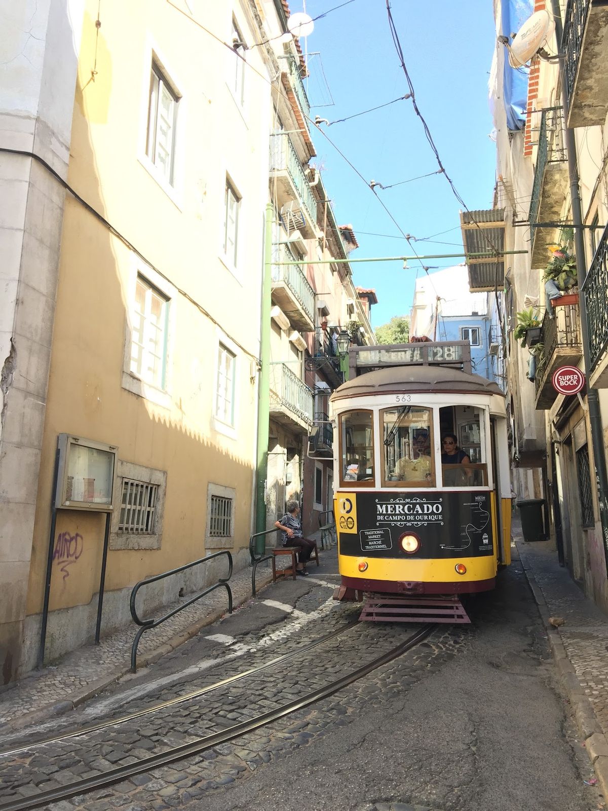坂の街リスボン。ケーブルカーが走る街並みは見ているだけでなんか満足感。