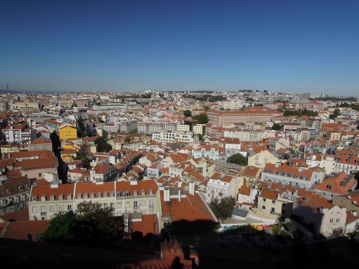 坂の街リスボン。ケーブルカーが走る街並みは見ているだけでなんか満足感。
