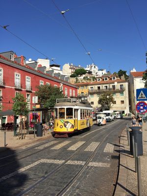 坂の街リスボン。ケーブルカーが走る街並みは見ているだけでなんか満足感。