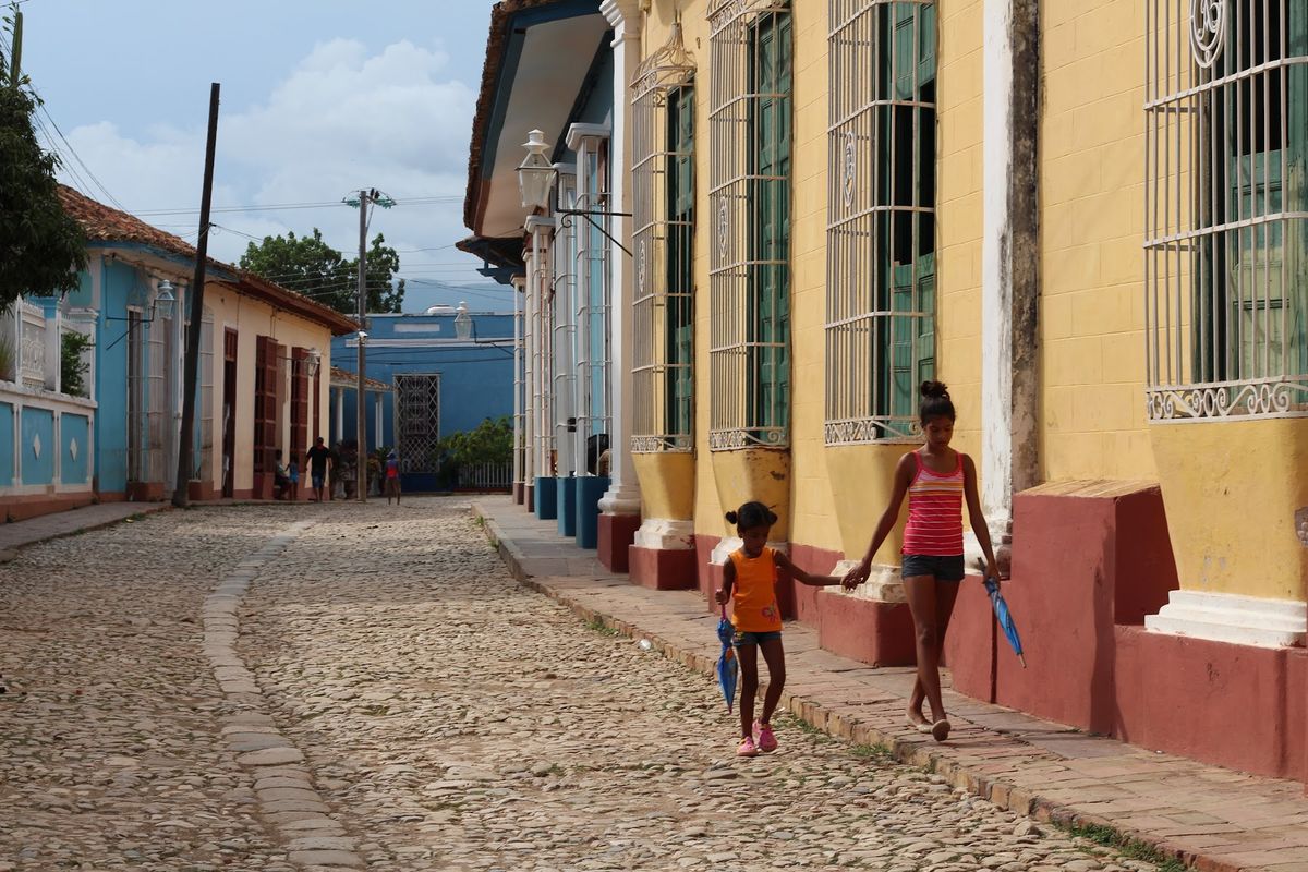 トリニダーは歩いているだけでも楽しい街でした。