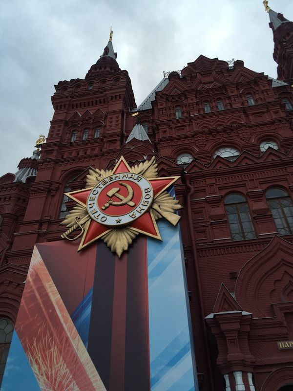 ロシア連邦「モスクワ散歩」の写真：赤の広場からクレムリンにかけては夜でも人...