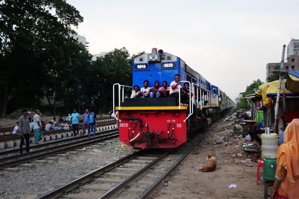 バングラデシュ・Dhaka「バングラデシュ出張2」の写真：線路沿い散歩