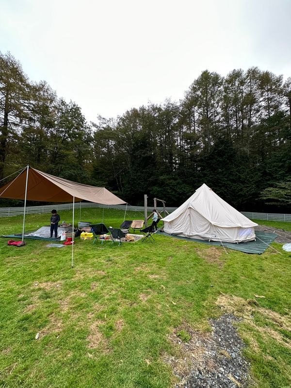 日本・山梨県「マウントフジキャンプリゾートで家族キャンプ」の写真：なんとかアスガルド19.6設営完了！

...