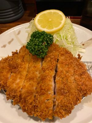 黒豚のとんかつを食べて、焼酎が揃ってる立ち飲み屋さんへと。
地元でしか流通...