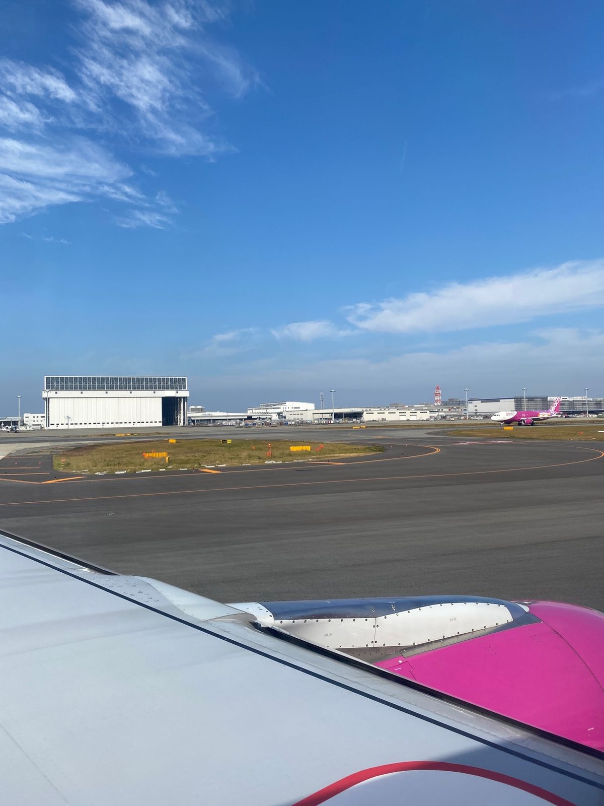 今日も桃色の飛行機で飛び立ちます。