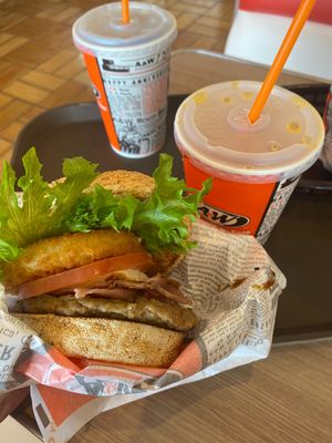 A&W

めちゃんこ美味しかった！！
行けて良かった！
アメリカっぽ🇺🇸
