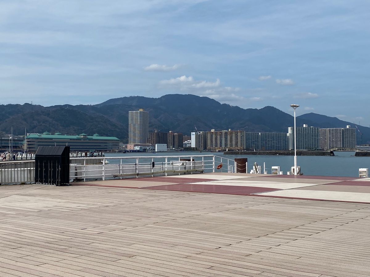 琵琶湖。大きいなぁ〜