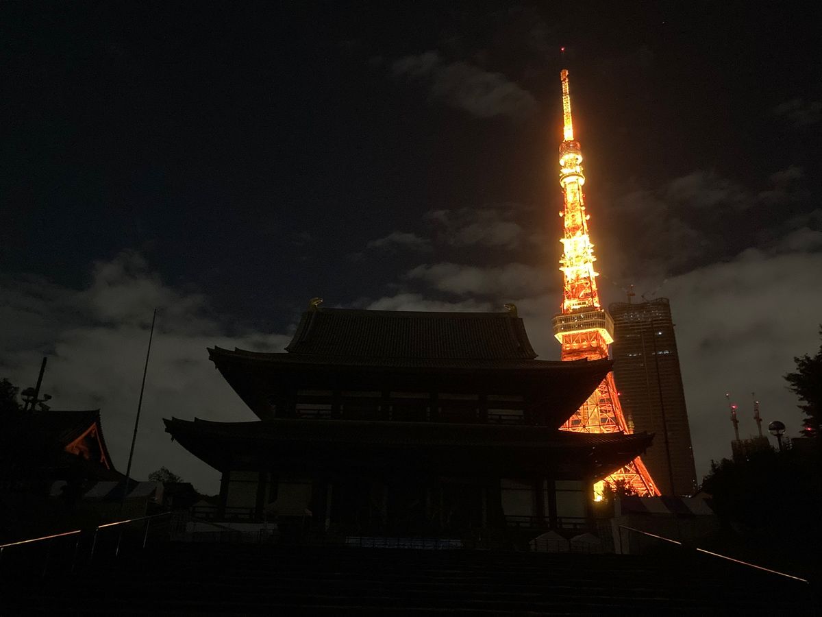 舞台後、近くの国立競技場へ、一周して、
横目に神宮球場みて、夜遅くに、お散...