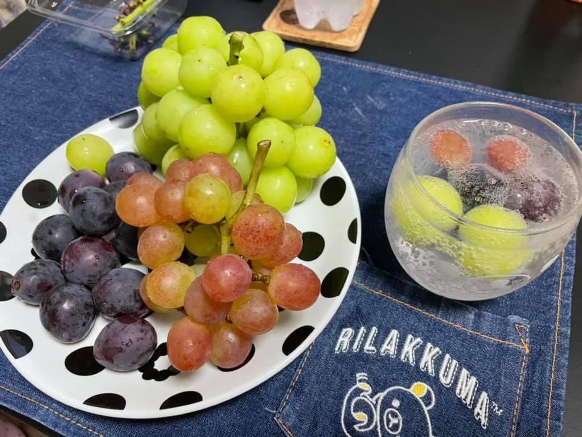 はし家のうなぎ、カルネロカステのカステラ、山口観光のぶどう、蜂蜜まん