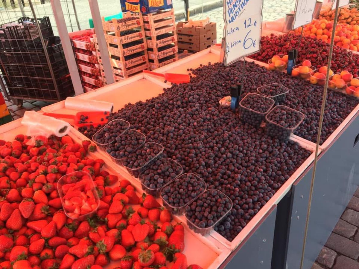 マーケット広場グルメ