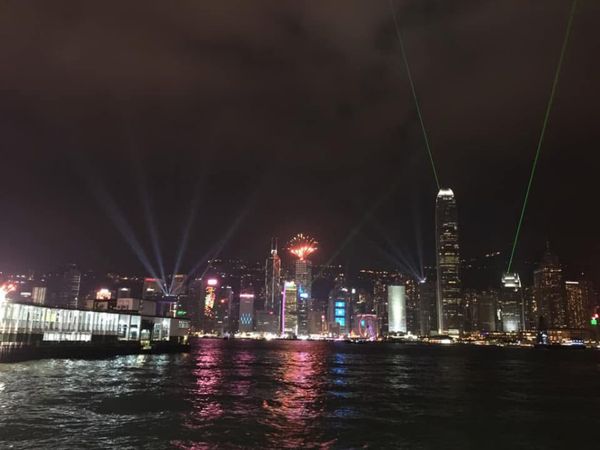 香港・香港「香港・澳門旅行」の写真：シンフォニー・オブ・ライツと香港ディズニ...