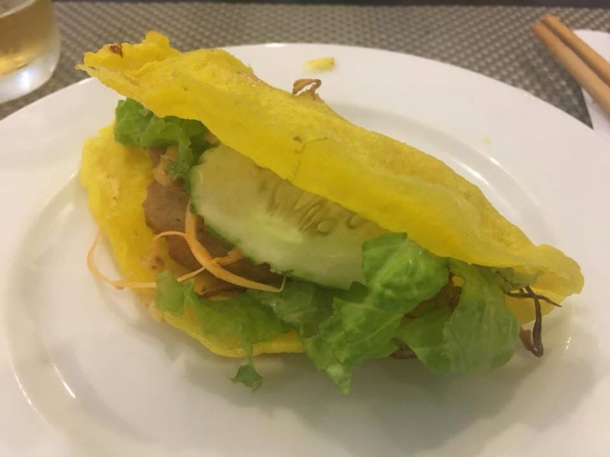 グルメはフエ名物ブンボーフエとバインセオ
ベトナム料理はとてもヘルシーです