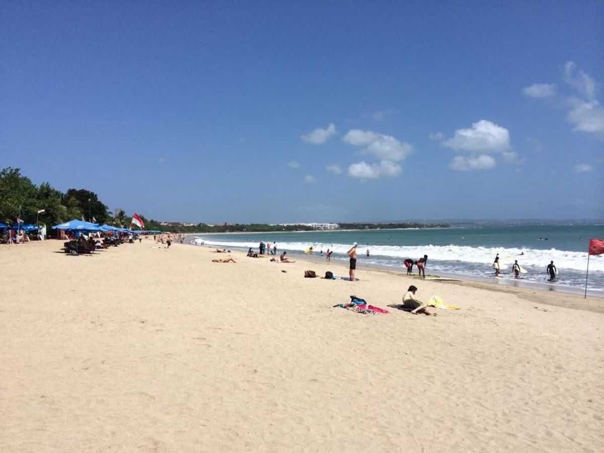 タマンアユン、タナロット夕日、クタビーチとそこで食べたナシチャンプル