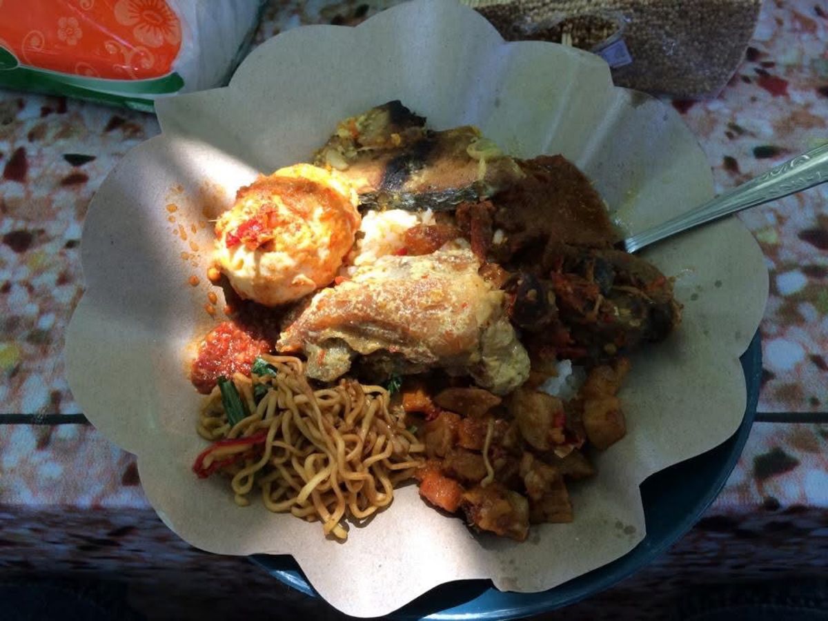 タマンアユン、タナロット夕日、クタビーチとそこで食べたナシチャンプル