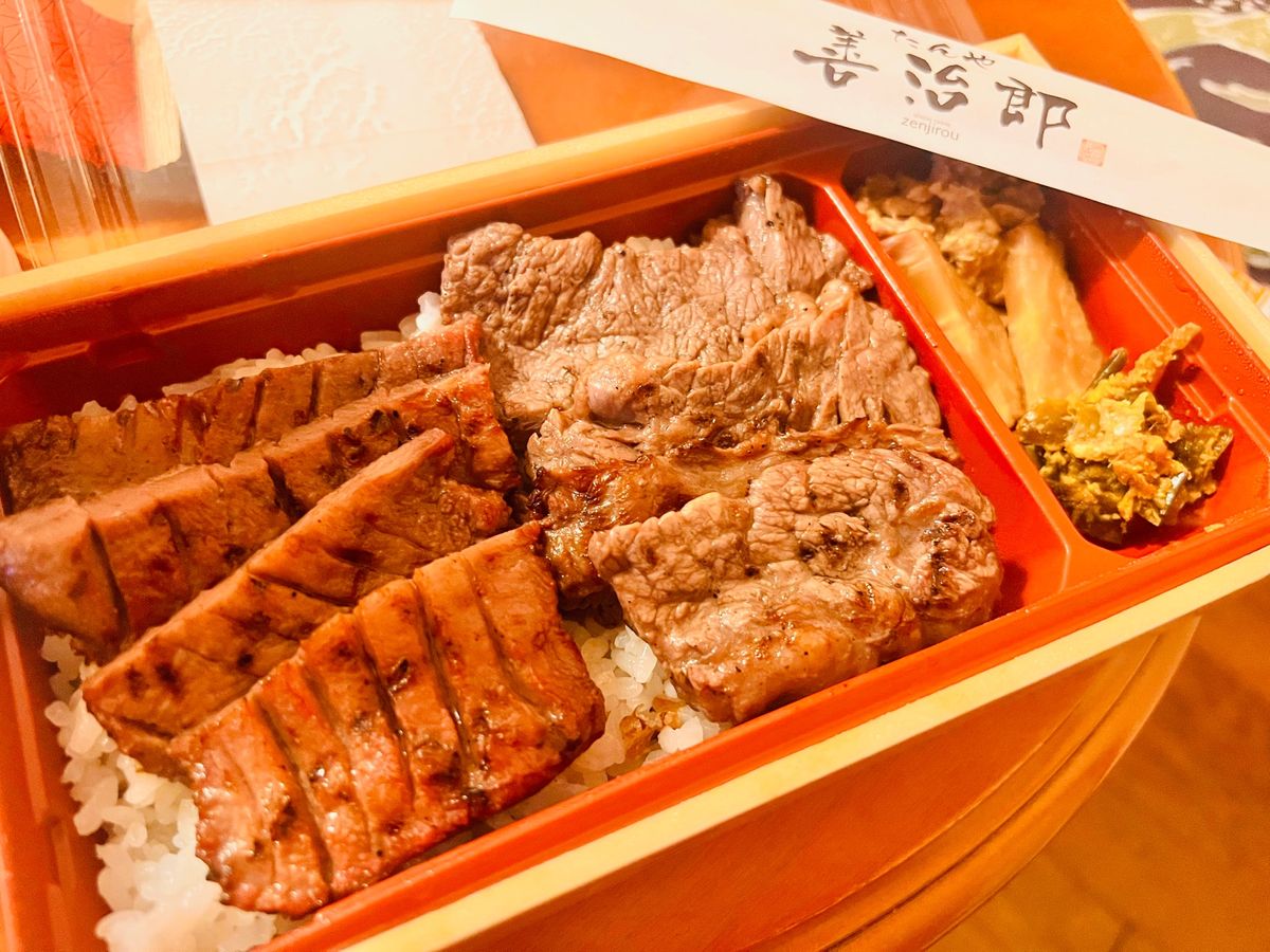 仙台に21時頃着🚅
狙ってた牛タン屋さんは激混みで店内飲食は不可。諦めかけ...
