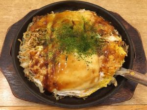 世界遺産原爆ドーム、広島城、郡山城
広島風お好み焼きも美味