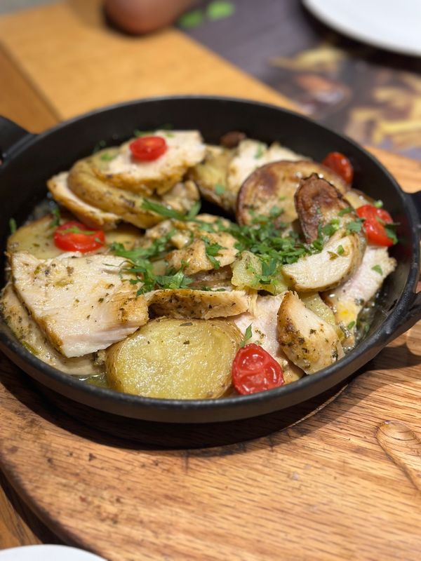 カタール・ドーハ「カタールワールドカップへ！」の写真：スークワキーフでお昼を食べようとカレー屋...