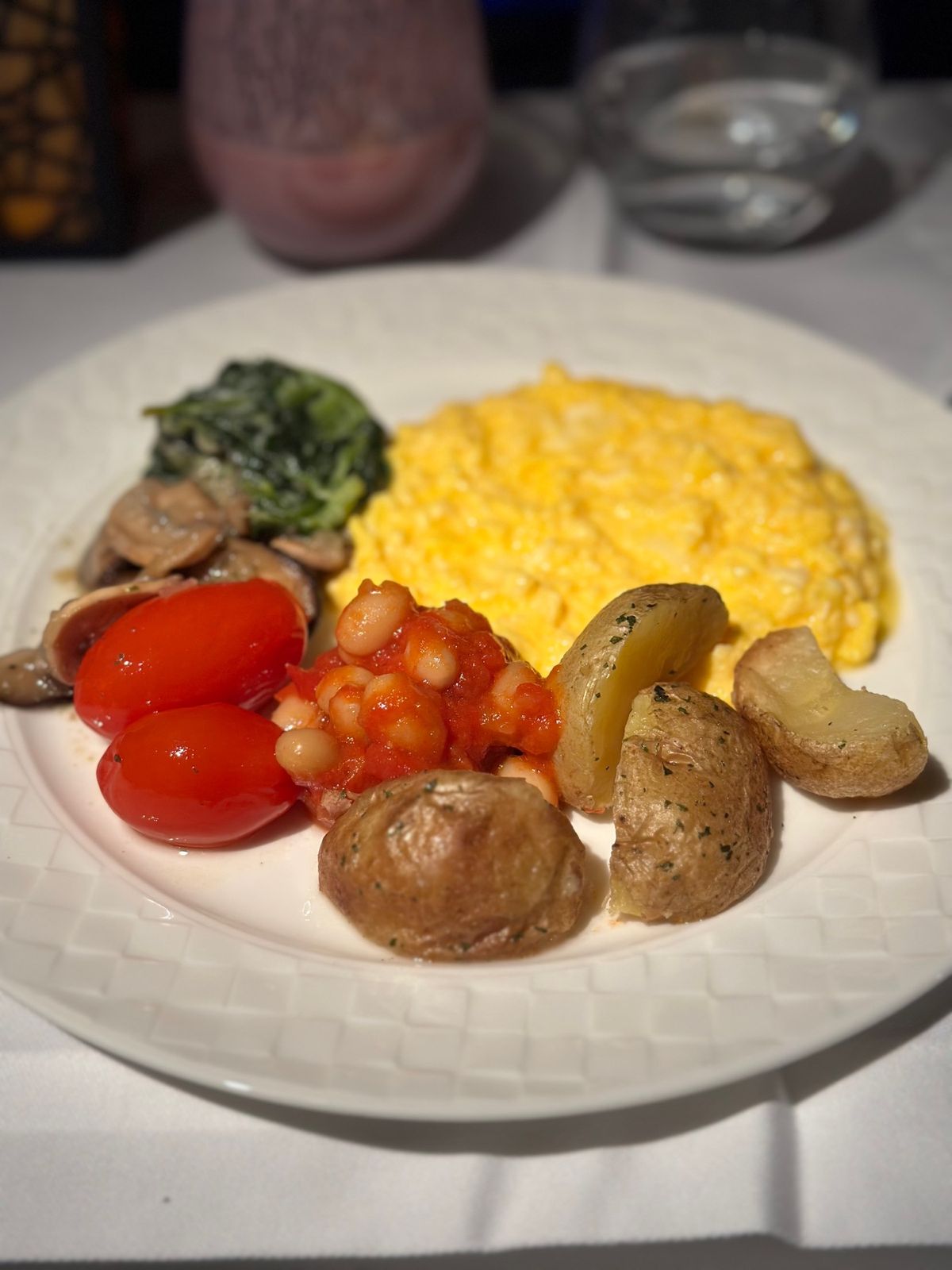 カタール航空の朝食！

軽食で焼鳥があったことに気づく。食べておけば良かった。。