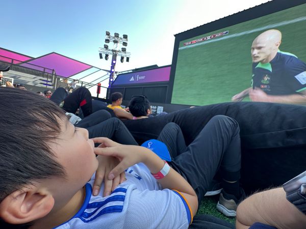 カタール・ドーハ「カタールワールドカップへ！」の写真：2日目の昼はCorniche 駅近にある...