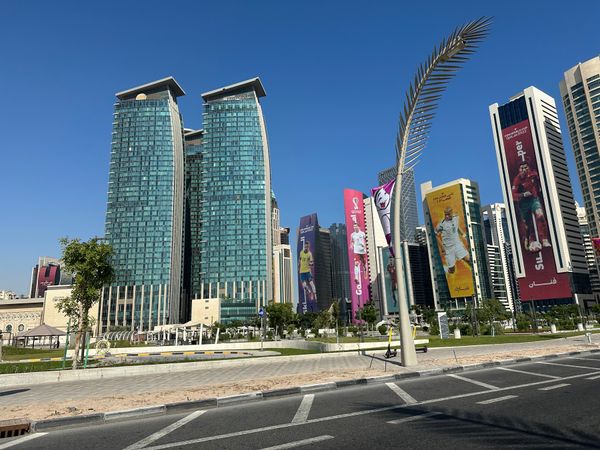 カタール・ドーハ「カタールワールドカップへ！」の写真：少し休んでUberで昼飯を食いに外へ。こ...