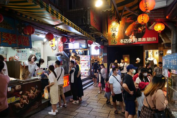 台湾・台北「初の台湾旅行」の写真：商店が並ぶ九份