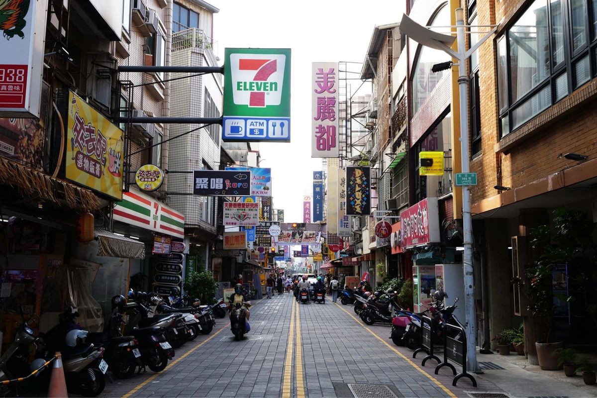 美術館横のお店屋さん