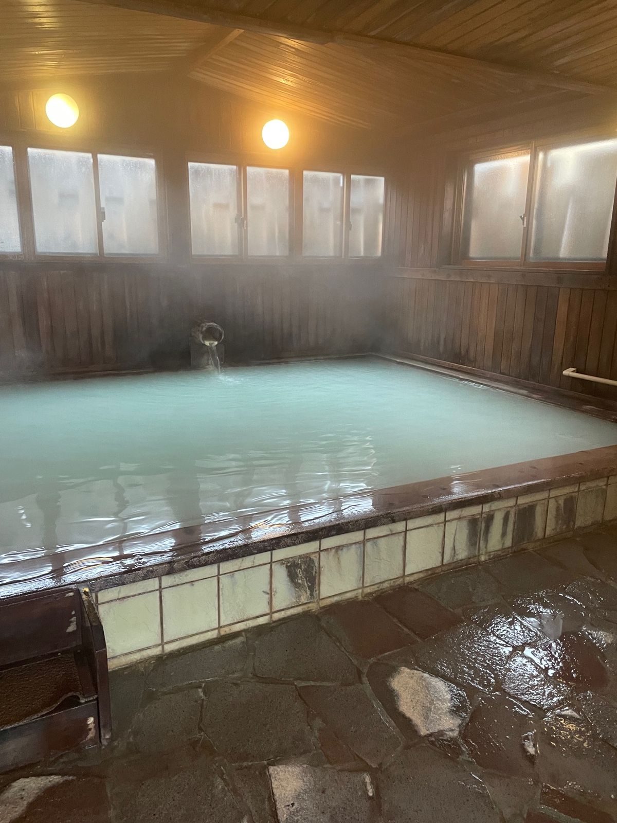 青森はりんご🍎づくし。種類が多くて迷っちゃう😊
朝から酸ヶ湯へ。混浴以外に...